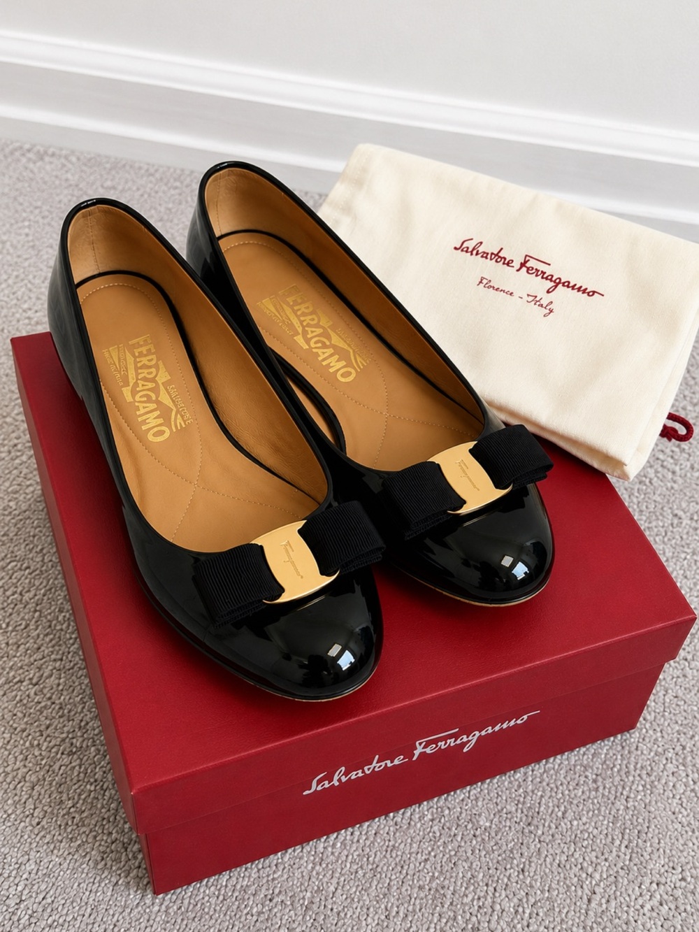 Salvatore Ferragamo Varina Black Patent Leather Ballet Flats size 7B in box